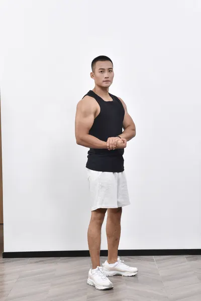 健身教练动作展示与形象实拍