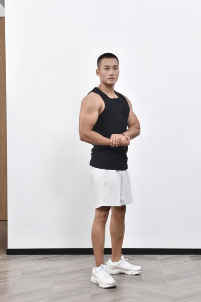 健身教练动作展示与形象实拍